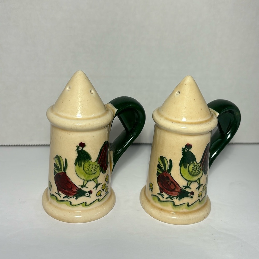 Metlox Poppytrail Salt Pepper Shaker Set Vintage Vernon Homestead Provincial USA